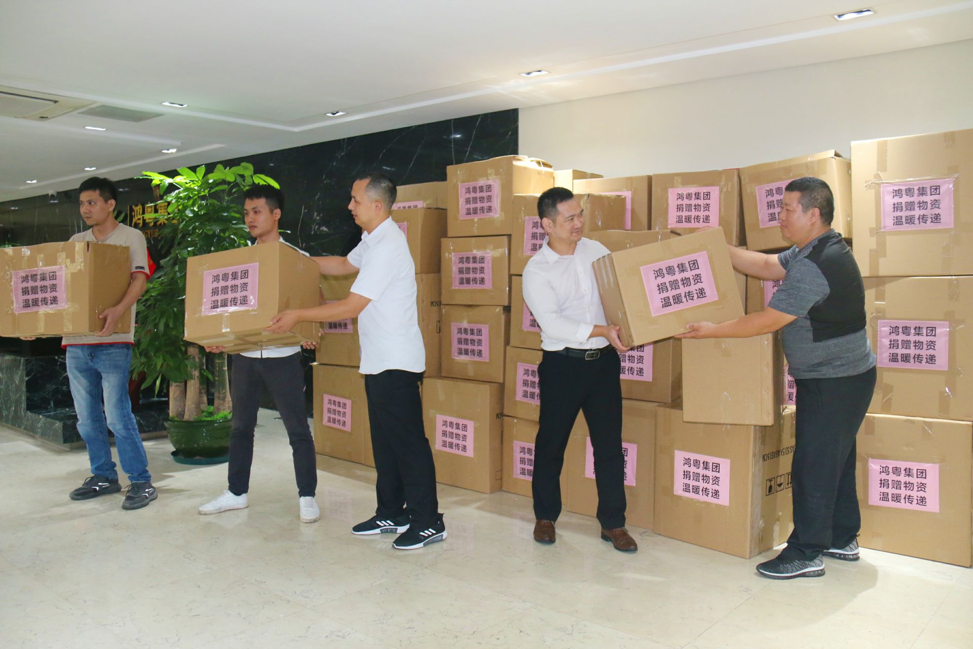 星空app官方站入口-星空(中国)公益回顾丨家国同欢月同圆 温暖满载甘孜州(图2)