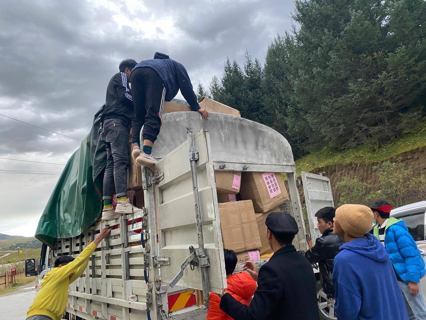 星空app官方站入口-星空(中国)公益回顾丨家国同欢月同圆 温暖满载甘孜州(图5)