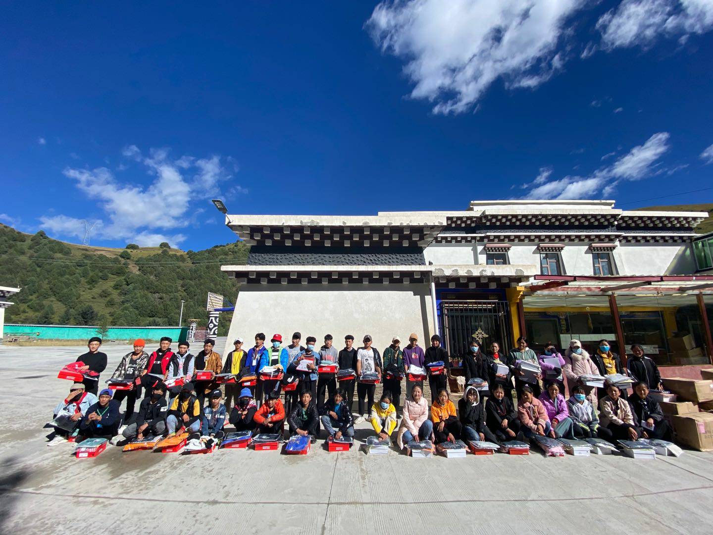 星空app官方站入口-星空(中国)公益回顾丨家国同欢月同圆 温暖满载甘孜州(图8)