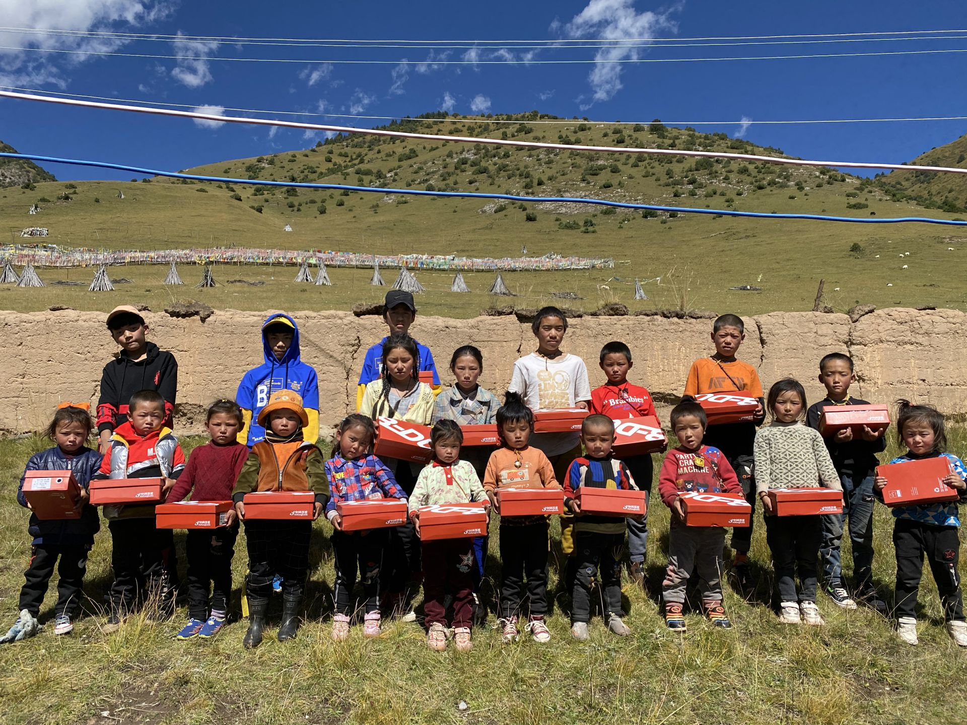 星空app官方站入口-星空(中国)公益回顾丨家国同欢月同圆 温暖满载甘孜州(图13)